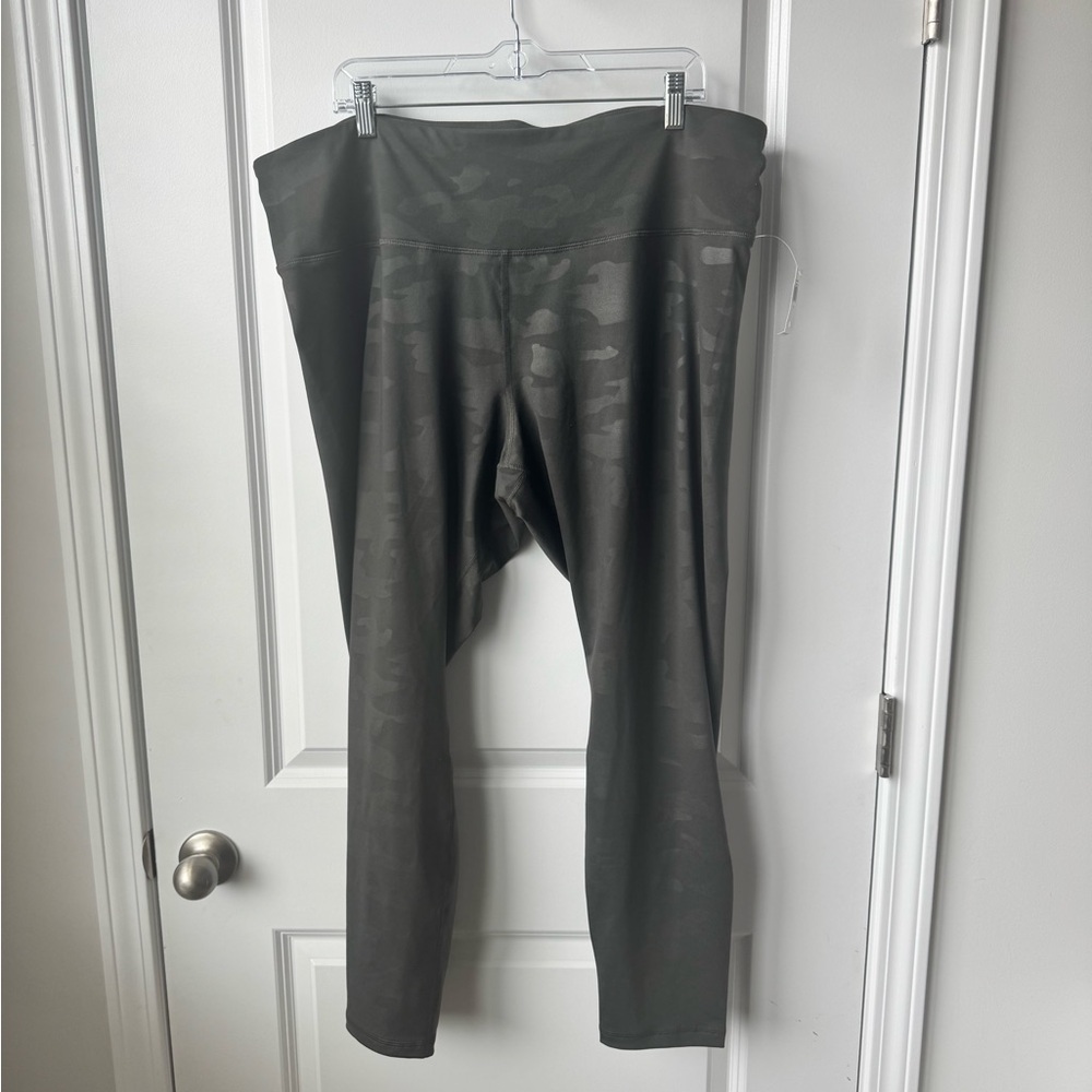Old Navy PowerPress High-Rise Go Dry Olive Green Camo Leggings 3x NWT